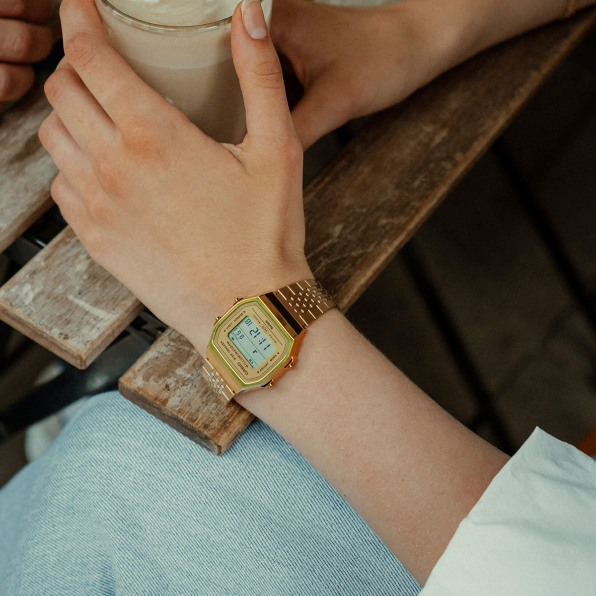 CASIO VINTAGE Mod. BLUETOOTH® SMARTPHONE LINK - GOLD - built-in accelerometer senses body movements + steps counter 4